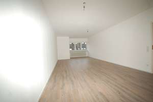 Helle 3-Zimmer-Wohnung mit Erker und großem Balkon – Olpener Straße 129-131, 51103 Höhenberg, Köln – Vorschaubild 2