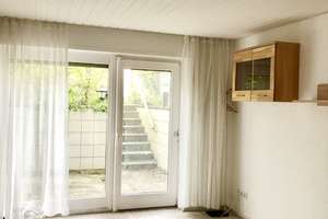 Schicke 4 Raum Wohnung über zwei Etagen mit Balkon, Terrasse und kleinem Garten