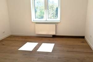 Exklusive Doppelhaushälfte NEU SANIERT! Mit Garage, Einbauküche und Garten! – Bad Stebener Straße 14, 95192 Lichtenberg – Vorschaubild 9