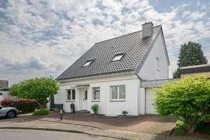 Top gepflegtes Einfamilienhaus mit Garten und Garage in ruhiger Wohnlage von Willich – Die vollständige Adresse der Immobilie erhältst du vom Anbieter., 47877 Willich – Vorschaubild 1