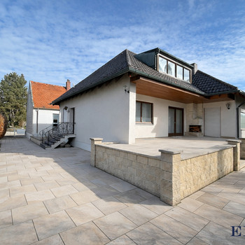 Elvira - Lochhausen, Grundstück mit zwei Einfamilienhäusern in grüner Lage