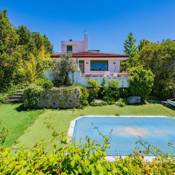 Freistehende Villa mit Pool und Blick auf die Sierra in La Colonia, Torrelodones