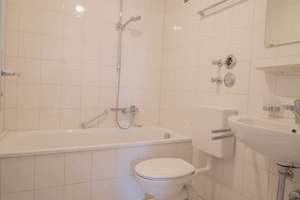 Gepflegte 3-Zimmer Wohnung mit Balkon im 2. OG in Schwabing-West.  – Klausingweg 2, 80797 Am Luitpoldpark, München – Vorschaubild 6