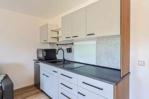 Möblierte 1-Zimmer-Wohnung mit privatem Gartenanteil – Die vollständige Adresse der Immobilie erhältst du vom Anbieter., 85049 Friedrichshofen-Hollerstauden, Ingolstadt – Vorschaubild 2