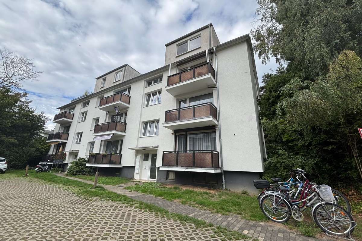 Erbpacht: Vermietete 2-Zimmer-Dachgeschosswohnung in Benrath – 40599 Hassels, Düsseldorf