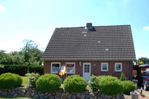 Klassisches Einfamilienhaus mit großem Garten