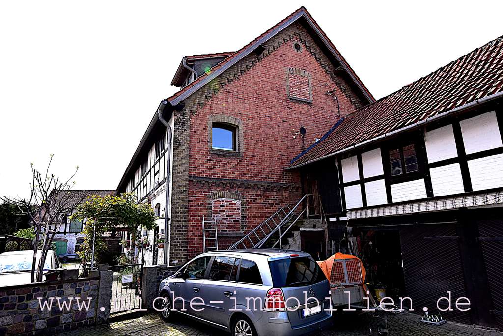 Immobilie in Liebenburg - Große DHH mit 5-Zimmer und  ca.216m² Wohnfläche und ca.104m² Nutzfläche. - Bild 2