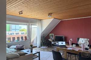 Großzügige 3-Zimmer Dachgeschosswohnung  mit Balkon und EBK in Düsseldorf-Wersten