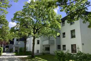 Ganz oben: : schöne  renovierte 3 Zimmer Whg. mit Essdiele und Südterrasse – Karl-Witthalm-Str. 25, 81375 Neuhadern, München – Vorschaubild 4
