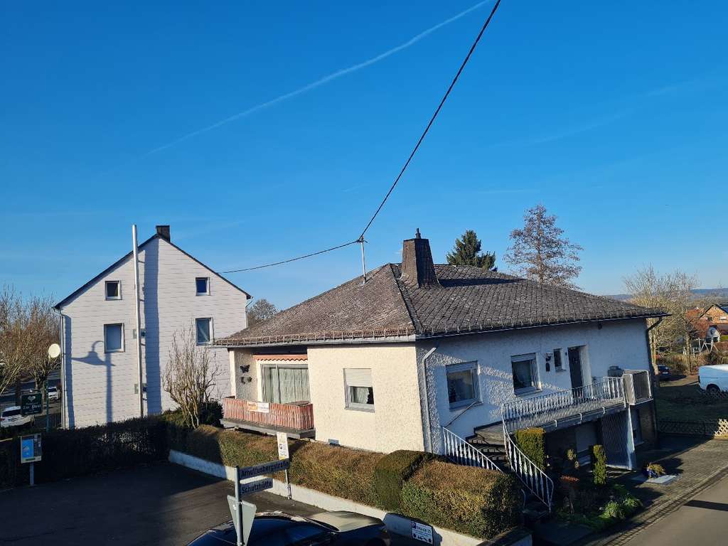 Immobilie in Walsdorf - Sehr gepflegtes EFH - mit 2 Wohneinheiten, Balkon, Terrasse,Garage,Rollstuhllift in Walsdorf - Bild 2
