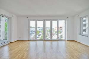 Einziehen statt renovieren: 3-Zimmer-Wohnung mit Loggia in Stuttgart-Feuerbach