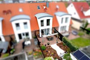 Ihr neues Zuhause: Stilvoll wohnen mit Terrasse, Kamin und smarter Energieeffizienz