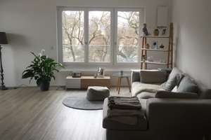 Großzügige 2-ZimmerWohnung mit gehobener Innenausstattung mit Balkon und Einbauküche in Augsburg – Jakoberwallstraße 5, 86153 Am Schäfflerbach, Augsburg – Vorschaubild 1