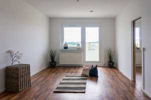 Familienfreundliche 3-Raum-Wohnung mit Balkon – Alfred-Neubert-Str. 6, 9123 Chemnitz – Vorschaubild 2