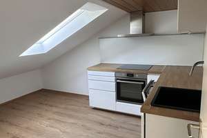 renovierte 2-Zimmer-Dachgeschosswohnung in ruhiger Lage – Die vollständige Adresse der Immobilie erhältst du vom Anbieter., 85354 Freising – Vorschaubild 1