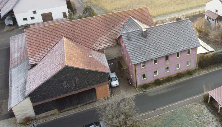 Ländliches Anwesen ideal für Pferdehaltung – mit Wiese und Stall, Haßberge Kreis – Bild 3