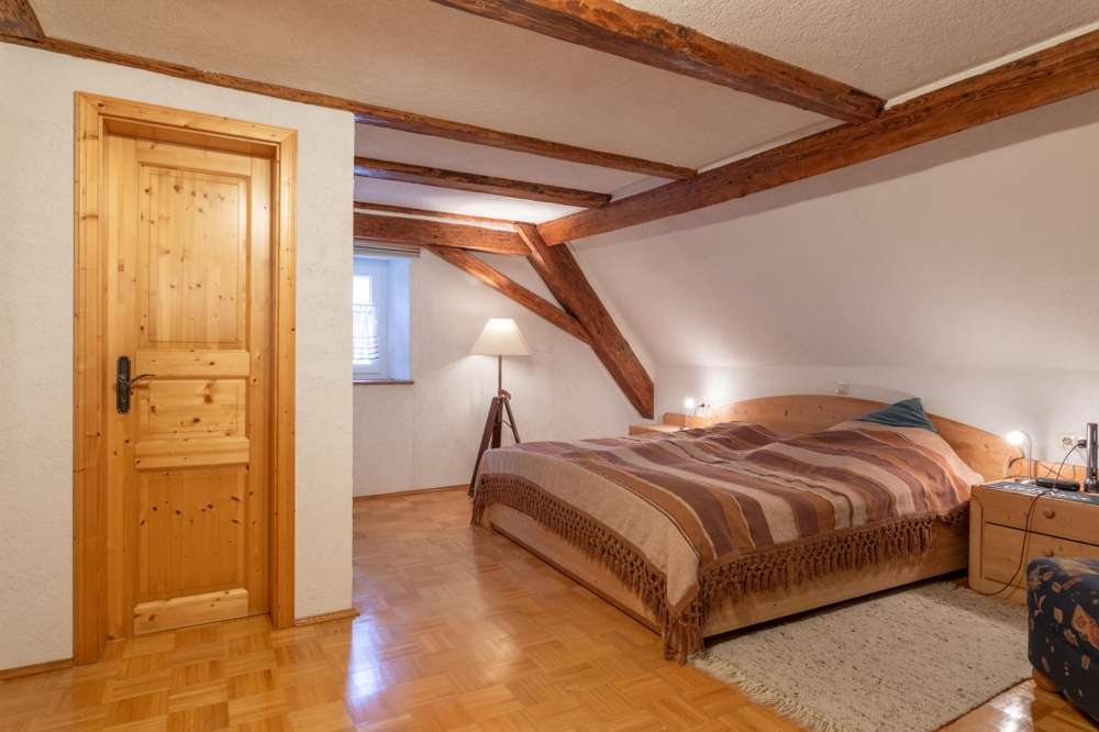 Immobilie in Hüfingen - Ehem. und teilsaniertes Bauernhaus im Dorfkern von Fürstenberg mit großem Ökonomieteil und Garagen - Bild 8