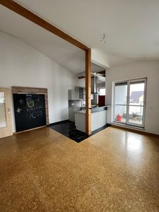 3-Raum-DG-Wohnung mit hohen Räumen + 3 Balkonen + EBK in Bad Abbach
