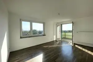 Einziehen & Ausblick genießen – Renovierte 2-Zimmer-Wohnung mit Fernsicht auf Erbbaugrund – Lübeck – Vorschaubild 2