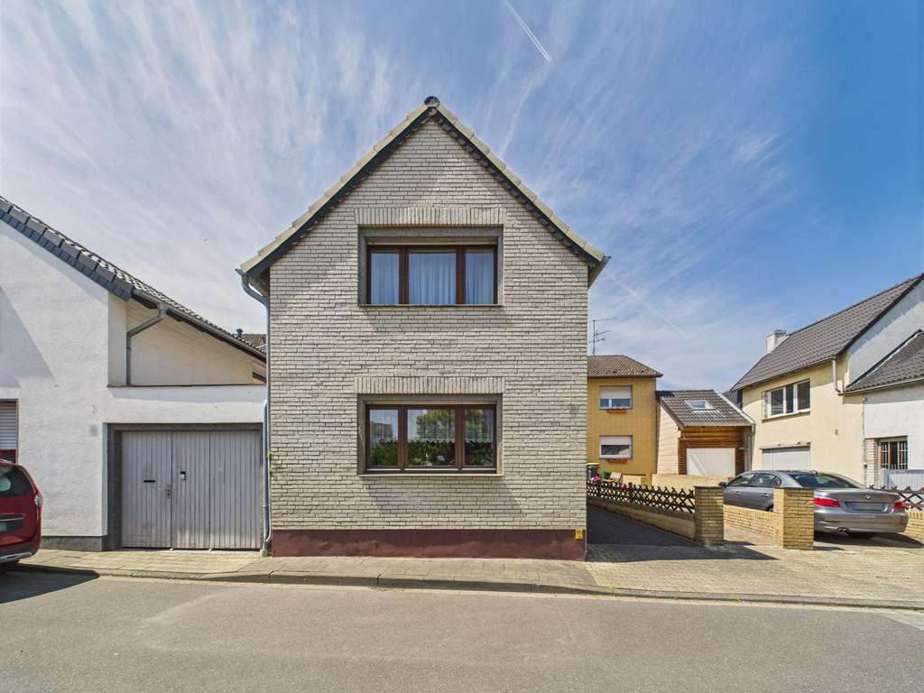 Immobilie in Vettweiß - Teilmodernisiertes Einfamilienhaus mit Garage und Nebengebäude in Vettweiß-Kelz! - Bild 1