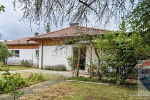 Einfamilienhaus mit großem Garten – Die vollständige Adresse der Immobilie erhältst du vom Anbieter., 86609 Donauwörth – Vorschaubild 1