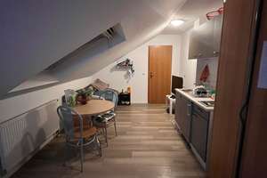 Studenten und AZUBIs !  Möbliertes Zimmer zum vermieten  !!! Anfragen, bitte nur per E-Mail