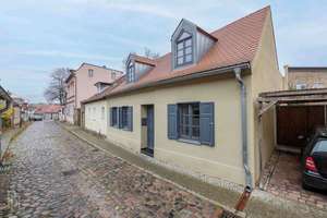 3-Zimmer-Einfamilienhaus mit Innenhof & Remise auf der Insel Werder (Havel) für Kapitalanleger – Die vollständige Adresse der Immobilie erhältst du vom Anbieter., 14542 Werder (Havel) – Vorschaubild 1