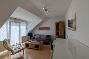 Schön 3-Zimmer-Dachgeschosswohnung in Ruhiger Lage mit PKW-Tiefgaragenstellplatz