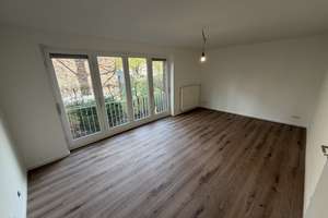Frisch sanierte 2-Zimmer-Hochparterrewohnung in gepflegter  Wohnanlage mit Pool & Sauna
