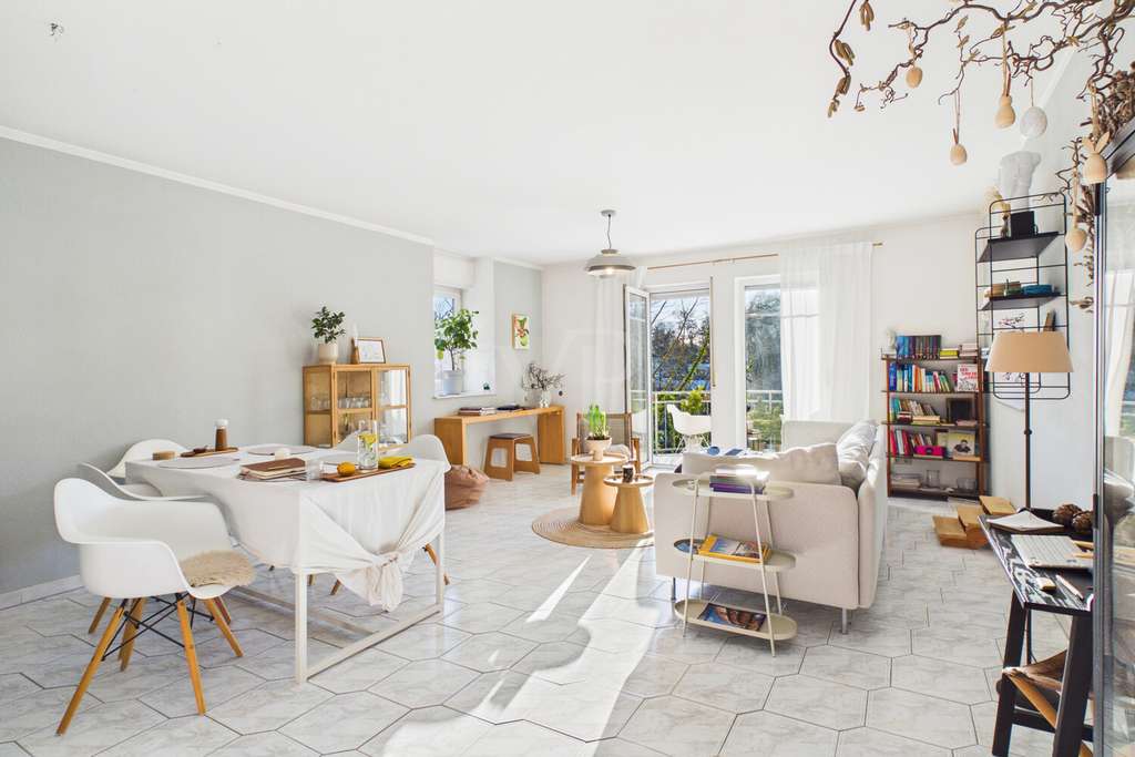 Immobilie in Aschaffenburg - Lichtdurchflutete 3-Zimmer-Wohnung mit viel Raum für neue Lieblingsmomente - Bild 2