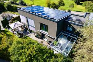 Luxuriös, modern und funktionell - Neuwertiges Effizienzhaus Plus in Unterkirnach bei Villingen – Schwarzwald-Baar-Kreis – Vorschaubild 3