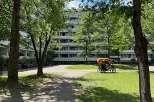 Helles Ein-Zimmer-Appartement mit Balkon  am Isar-Hochufer – Hochstrasse 21 A, 81669 Obere Au, München – Vorschaubild 2
