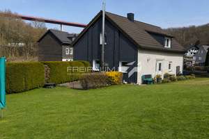 Freiraum4 +++ Charmantes Einfamilienhaus mit großem Grundstück & zusätzlichem Ackerland in Wilnsdorf – Die vollständige Adresse der Immobilie erhältst du vom Anbieter., 57234 Wilnsdorf – Vorschaubild 2