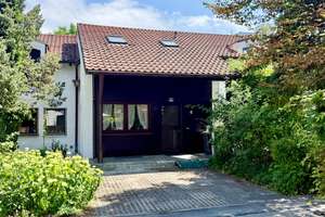 Hier beginnt Zuhause: Reihenmittelhaus mit Garten in Neufahrn