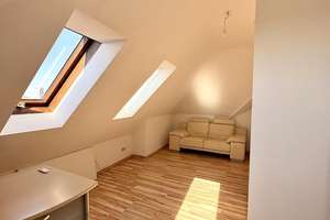 Ein Ort zum Wohlfühlen - Traumhaft helle Maisonettewohnung mit Balkon und großzügigem Wohnambiente – Die vollständige Adresse der Immobilie erhältst du vom Anbieter., 86156 Kriegshaber, Augsburg – Vorschaubild 5