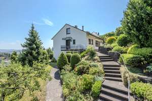 Ein Ort, der begeistert - Einfamilienhaus mit traumhaftem Blick über Stuttgart – Die vollständige Adresse der Immobilie erhältst du vom Anbieter., 70193 Kräherwald, Stuttgart – Vorschaubild 2