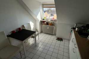 Großzügige 2 Zimmer Dachgeschoss-Wohnung in Essen-Frohnhausen zum 01.06.25! – Dahnstr. 18, 45144 Essen – Vorschaubild 2