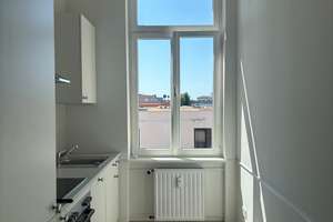 Erstbezug nach Renovierung – attraktive 3-Zimmer-Altbauwohnung mit EBK & Mainblick – Mainstraße 129, 63065 Mathildenschule, Offenbach am Main – Vorschaubild 2