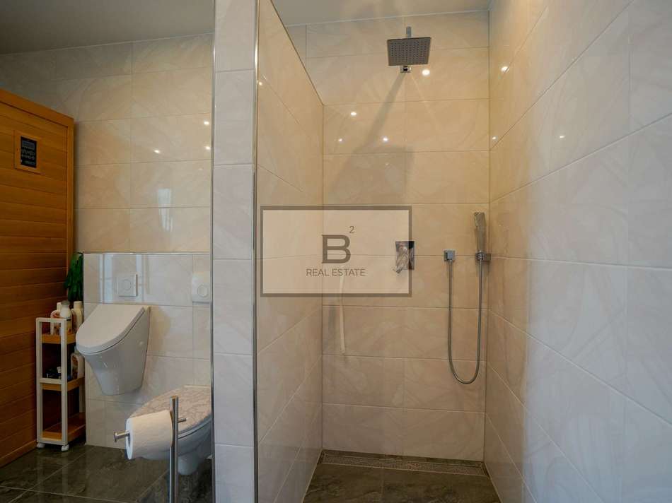 Badezimmer (EG)