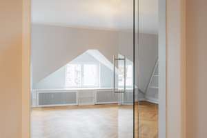 Ganz oben: Wohnung über zwei Ebenen in stilvoller Stadtvilla mit zwei Balkonen – Die vollständige Adresse der Immobilie erhältst du vom Anbieter., 40545 Oberkassel, Düsseldorf – Vorschaubild 12