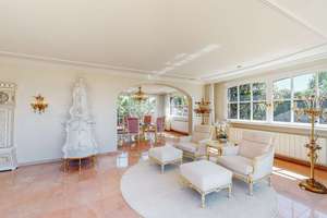 Wo Wohnen zur Lebenskunst wird: Exklusive Villa mit Spa-Oase und Traumgarten – Die vollständige Adresse der Immobilie erhältst du vom Anbieter., 97753 Karlstadt – Vorschaubild 3