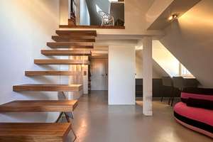 Luxuriös renoviertes 1,5-Zimmer-Apartment im Jugendstil-Altbau mit eigener Dachterrasse!