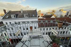 Schöne 3,5 Zi.-Altbauwohnung mit Holzdielen und Balkon – Talstr. 25, 20359 St. Pauli, Hamburg – Vorschaubild 1