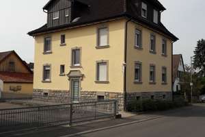 Attraktives Dreifamilienwohnhaus mit großem Garten und drei Garagen! – Schloßstraße 4, 74744 Ahorn – Vorschaubild 1
