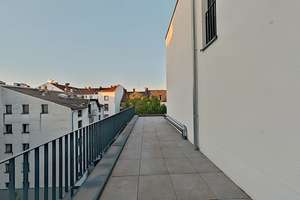 Erstbezug im 4. OG: 2 Zimmer mit 49 m² privater Dachterrasse, Küche inklusive