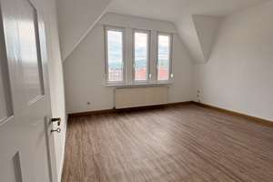 Attraktive und renovierte 3 Zi Whg. mit ausbaufähiger Galerie und schönem Blick auf die Weinberge – Raichbergstraße 11, 70329 Obertürkheim (Ortsteil), Stuttgart – Vorschaubild 6