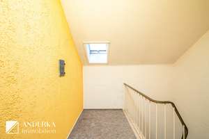Hell, herzlich, heimelig –
Reihenmittelhaus mit Garten & Garage
in Günzburg zu verkaufen! – Die vollständige Adresse der Immobilie erhältst du vom Anbieter., 89312 Günzburg – Vorschaubild 14