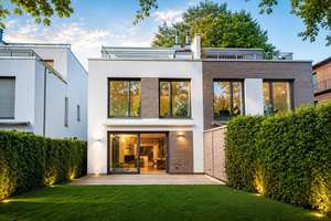 Elbvorort Blankenese – Neubau 2020-Doppelhaushälfte mit hochwertigem Luxusausbau im Grünen – Die vollständige Adresse der Immobilie erhältst du vom Anbieter., 22587 Blankenese, Hamburg – Vorschaubild 1
