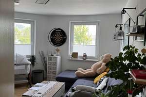 Lichtdurchflutete Erdgeschoss Wohnung | 2 Zimmer, Wohnküche, Balkon, Badewanne | WG-geeignet – Prüssingstraße 17, 7745 Göschwitz, Jena – Vorschaubild 1
