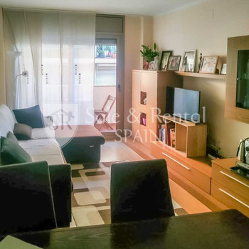 GEMÜTLICHE UND SONNIGE WOHNUNG MIT TERRASSE IN DER NÄHE DES ZENTRUMS VON BLANES